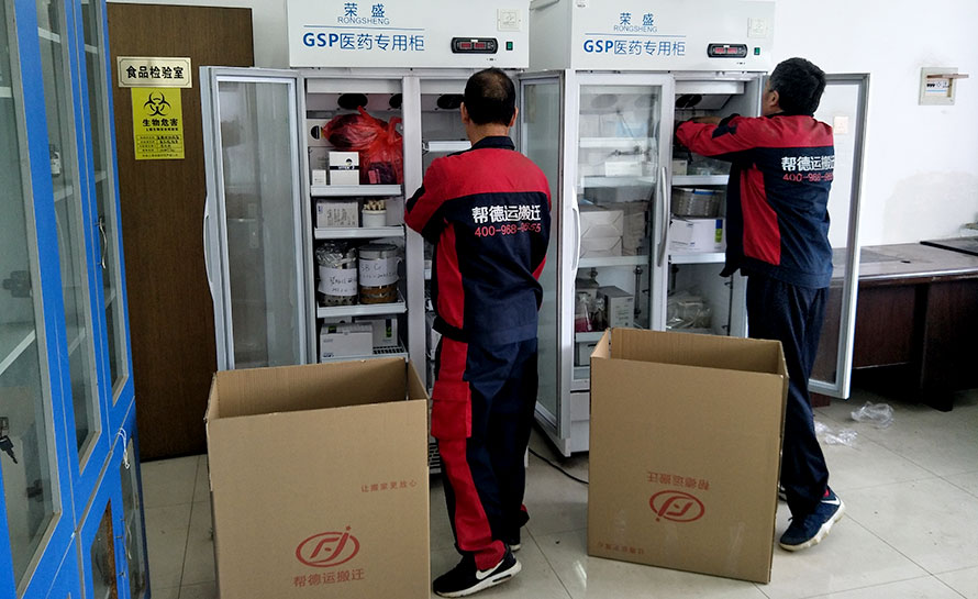 實驗室?；钒徇w知識分享：易燃化學(xué)品搬遷應(yīng)急處理措施